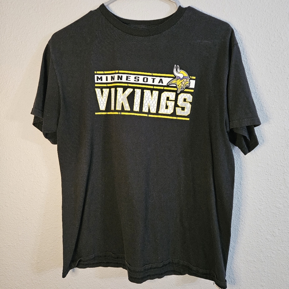 NFL brand MN Vikings T-shirt, size small